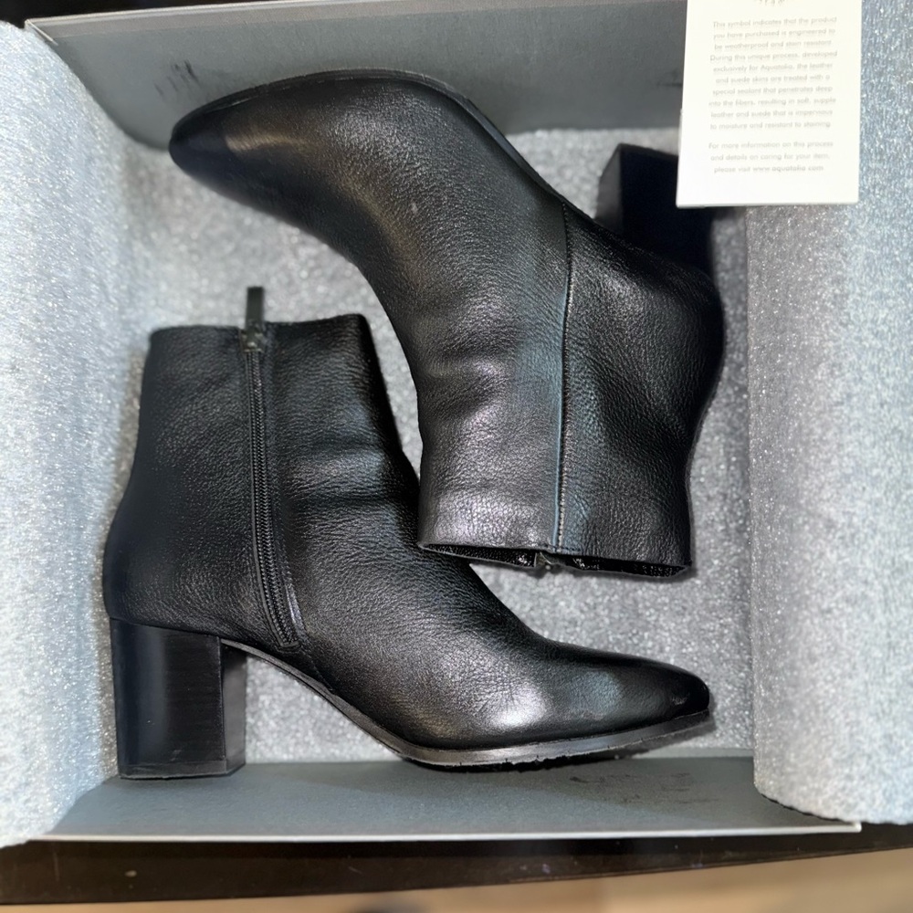 Aquatalia Gwenyth Naplak Black Pebbled Leather Booties Size 8M